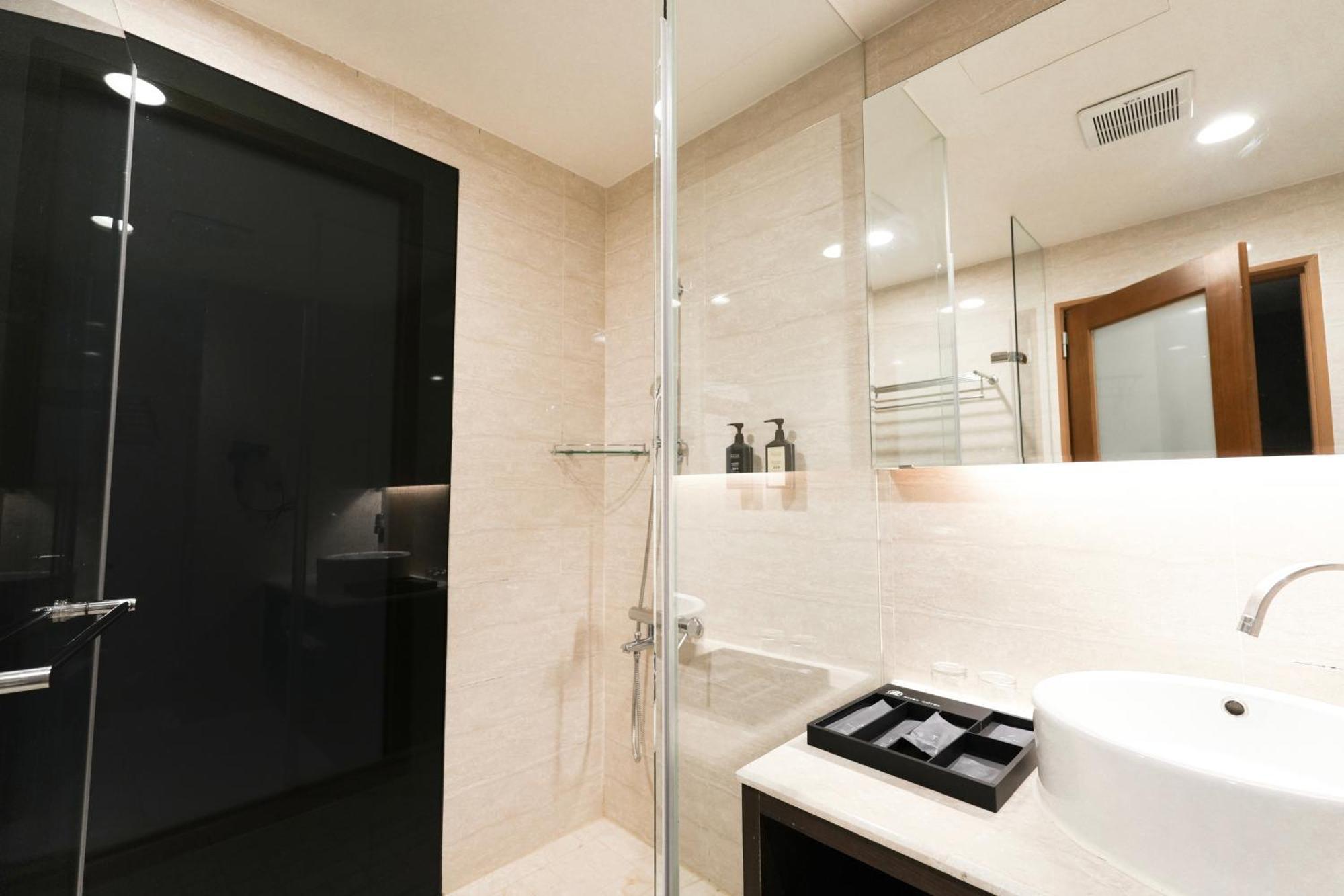 เบสท์โฮเต็ล Hotel เมืองฮวาเหลียน ภายนอก รูปภาพ